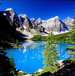 Paisaje de colores limpios y agradables.